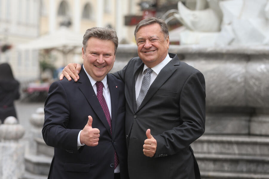 Mayors in front of Robba Fountain. Photo: Nik Rovan