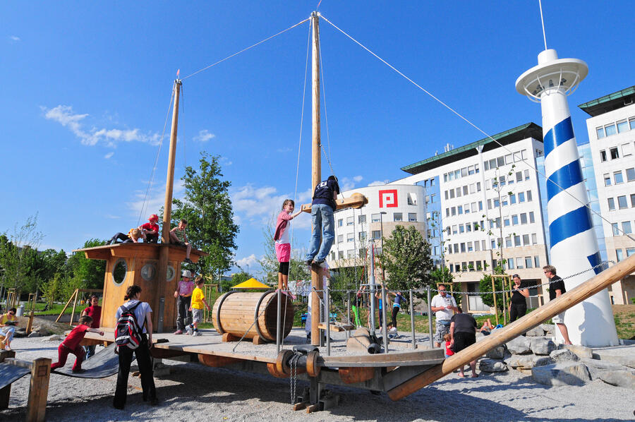 Otrosko igrisce Severni mestni park Dunja Wedam 1