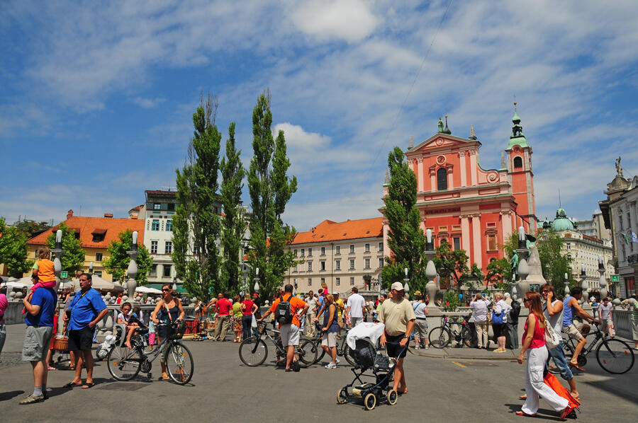 People in the city centre D.Wedam