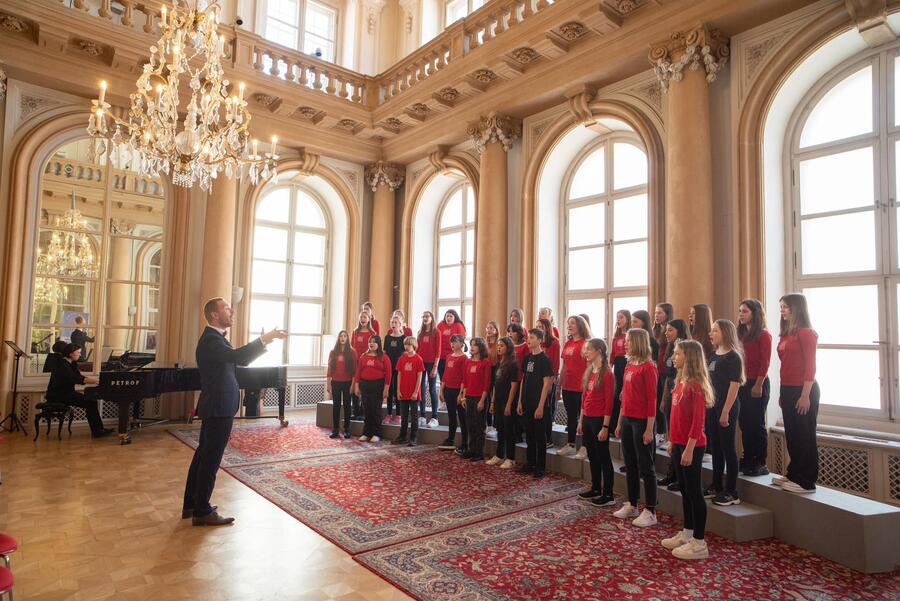 Mladinski pevski zbor OŠ n. h. Maksa Pečarja na tekmovanju. Foto: Bratislava Music Agency