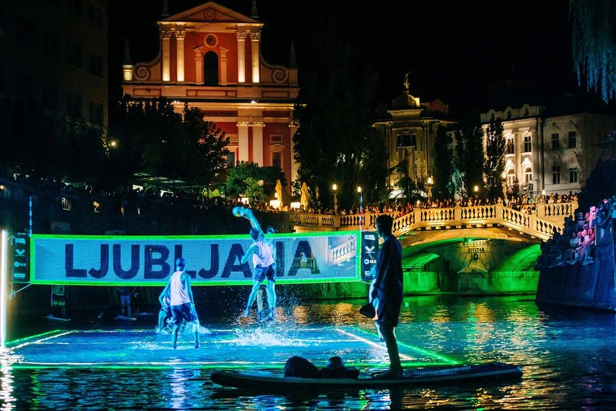 Odbojka na Ljubljanici. Foto: Siniša Kanižaj, vir Turizem Ljubljana