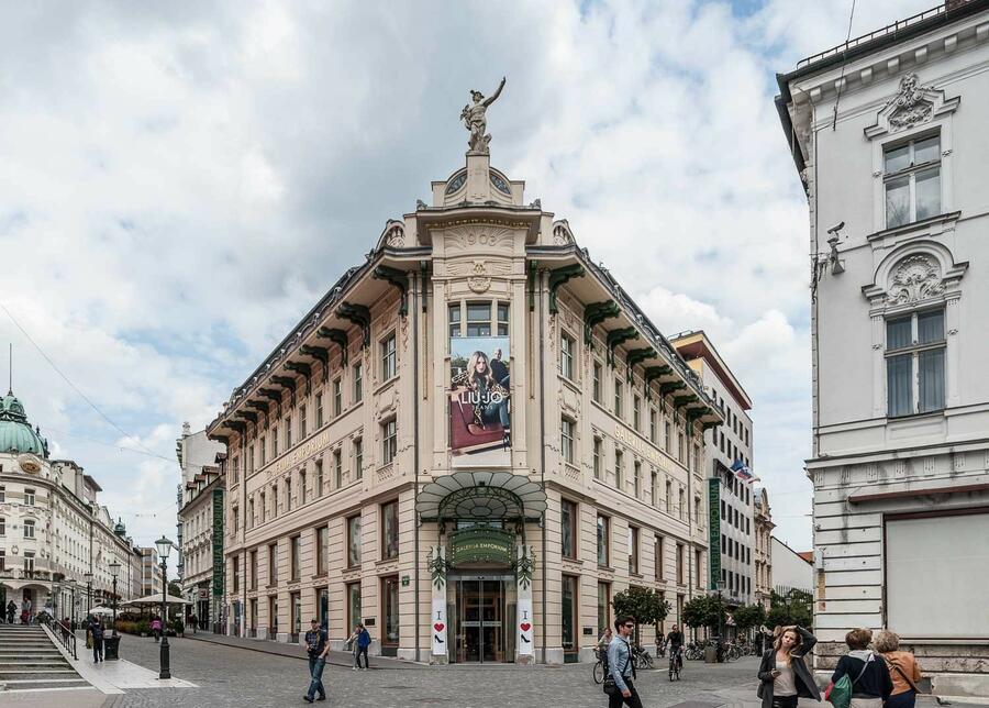 Urbančeva palača. Foto: Blaž Župančič