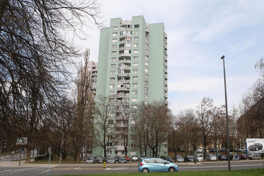 Naziv Naj blok v Ljubljani 2016 si je prislužila stolpnica na Topniški 45