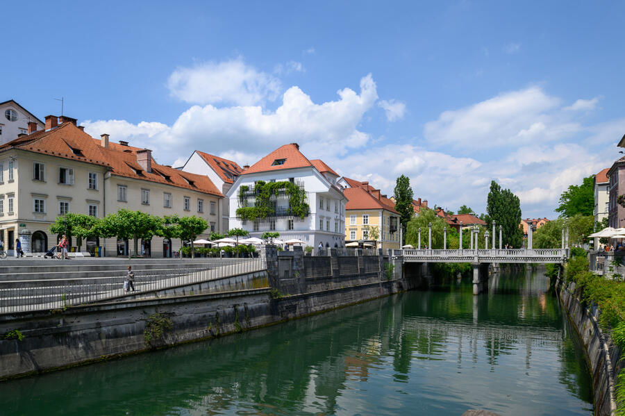 pogled na Jurčičev trg