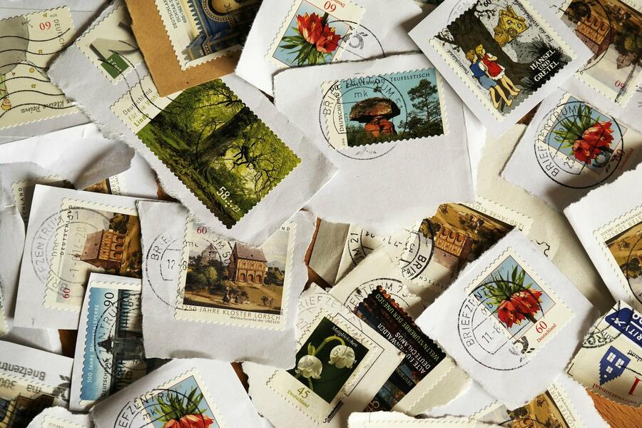 postage stamps Thomas B.Pixabay