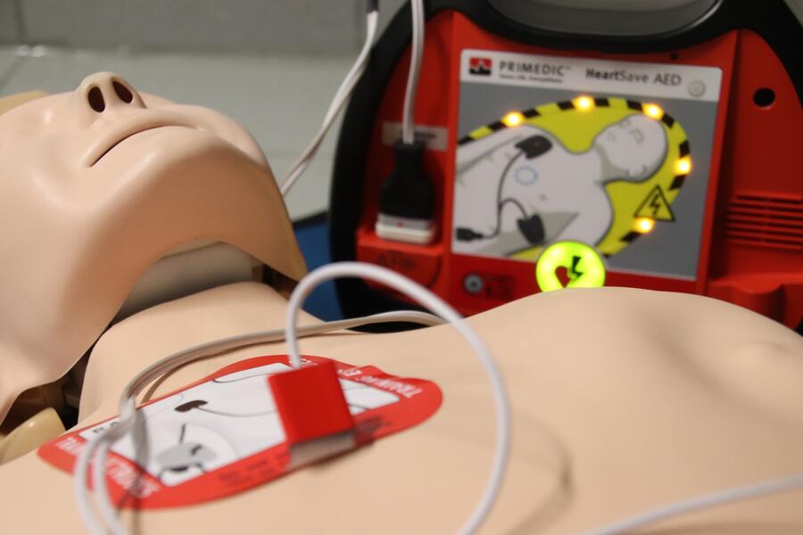 oživljanje z defibrilatorjem