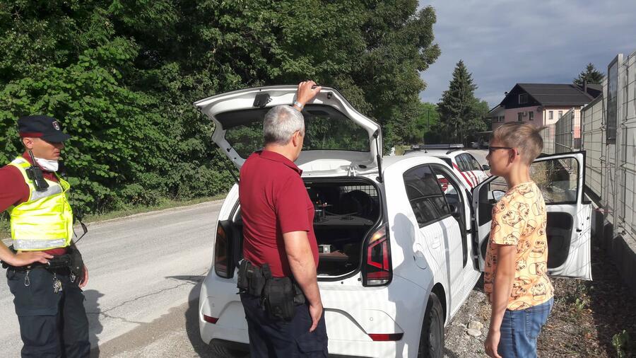 ogled službenega vozila mestnega redarstva 