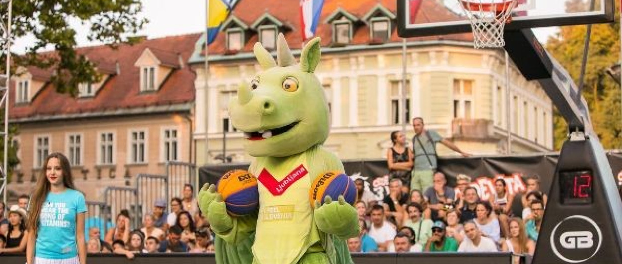 Zmajček Turizma Ljubljana na prireditvi Košarka 3x3. Foto: Extrem, vir Turizem Ljubljana