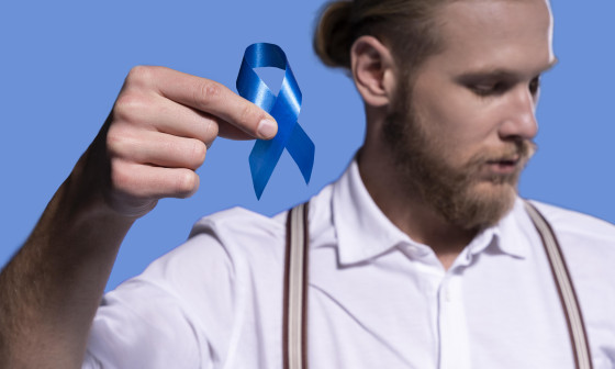 Movember - moški z modro pentljo. Foto: Freepik
