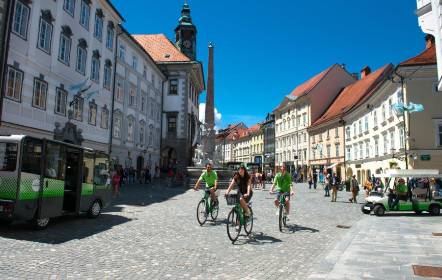 cycling in the centre nea culpa TL2