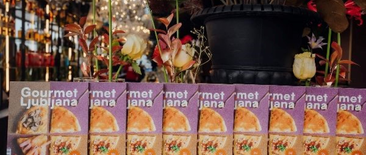 naslovnice revije postalvjene v vrsto
