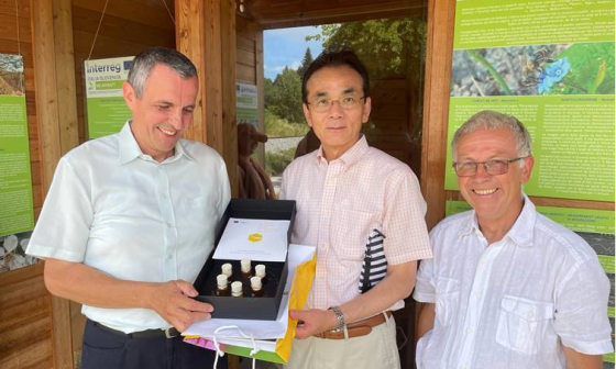 predaja darila japonskemu veleposlaniku