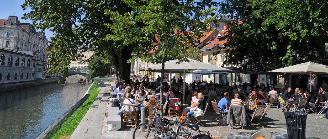 Gostinski lokali na Petkovškovem nabrežju vabijo meščane in obiskovalce_dwedam