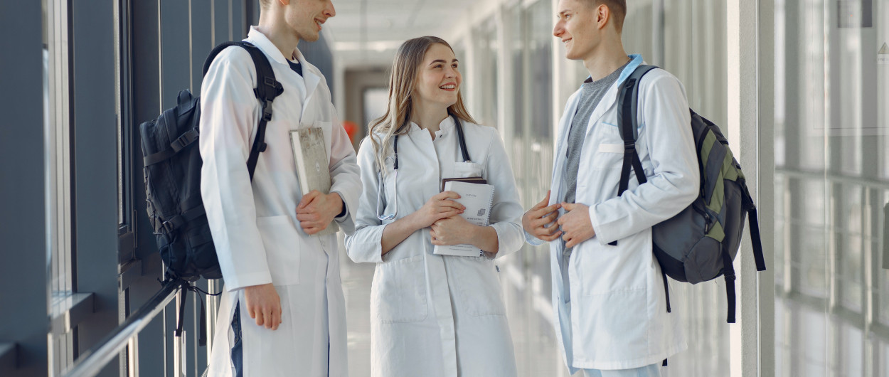 Razpisali smo 8 štipendij za magistrski program medicine, specialist družinske medicine, za potrebe Zdravstvenega doma Ljubljana. Foto: G. Fring, Pexels