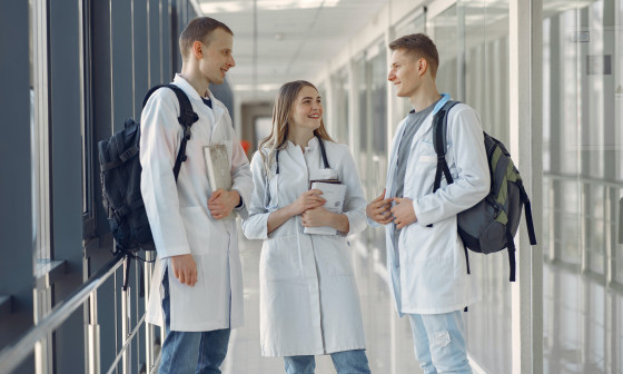 Razpisali smo 8 štipendij za magistrski program medicine, specialist družinske medicine, za potrebe Zdravstvenega doma Ljubljana. Foto: G. Fring, Pexels