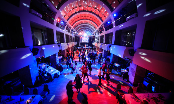 ples v festivalni dvorani