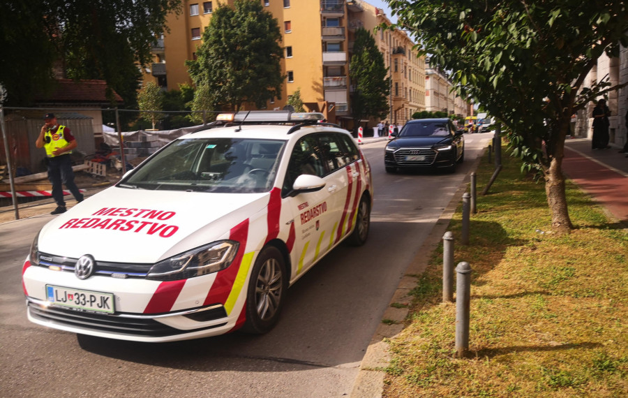 službeni avto mestnega redarstva MOL
