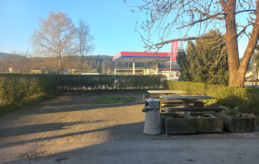 prostor za ureditev koticka pri zadruznem domu