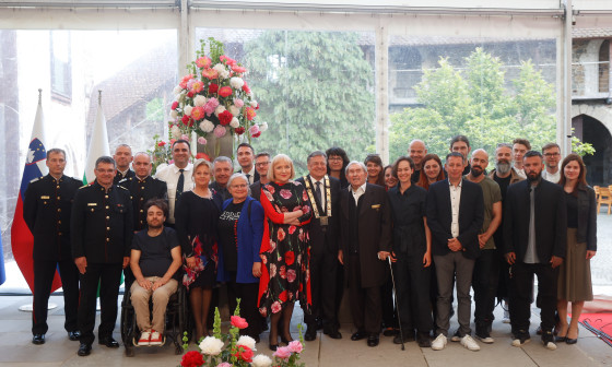 skupinska fotografija nagrajencev