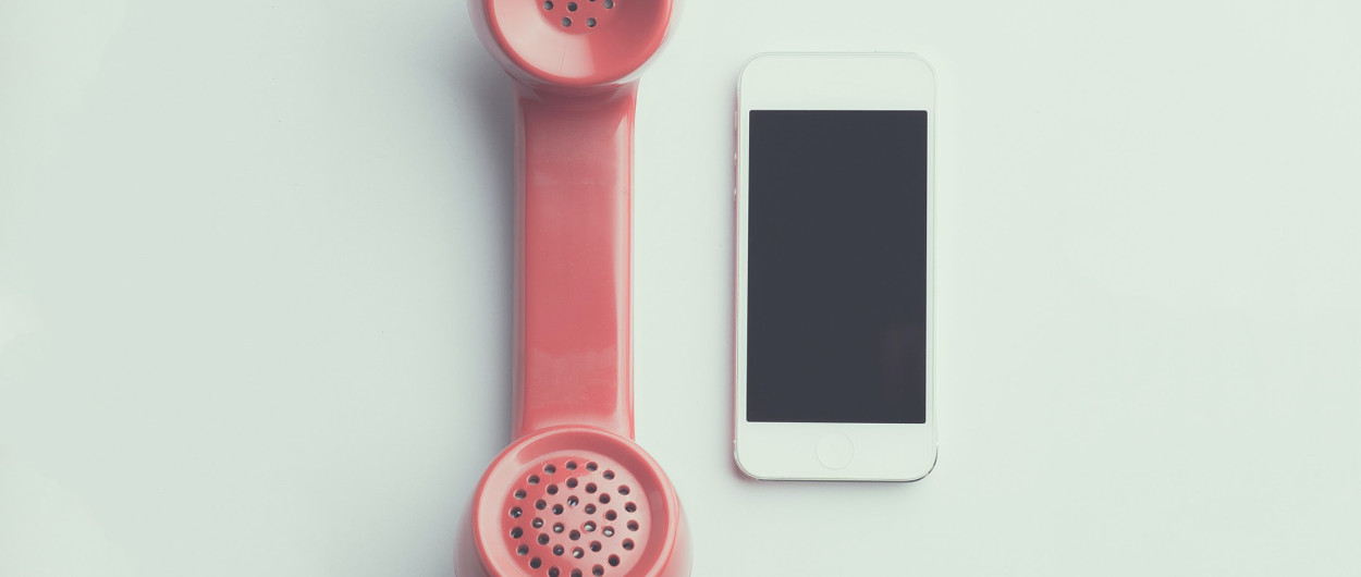 slušalka in mobilni telefon