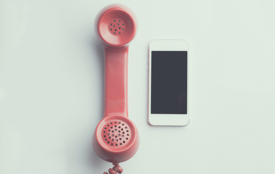 slušalka in mobilni telefon
