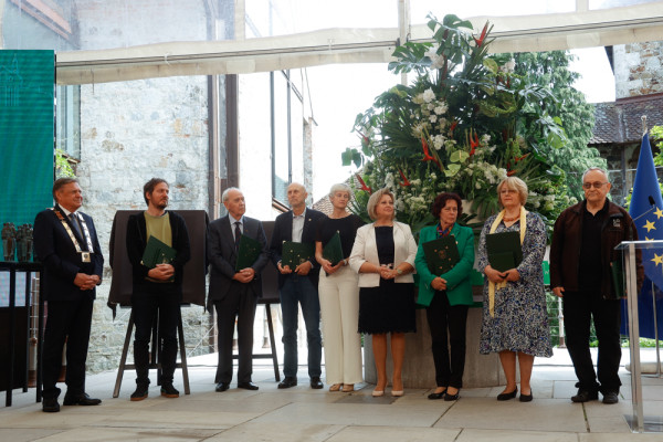 skupinska fotografija nagrajencev