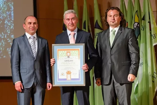 Najvišje priznanje Turistične zveze Slovenije »Presežek leta 2010« je v Celju prevzel Aleš Čerin, podžupan MOL.