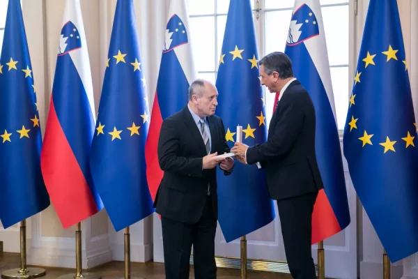Priznanje je v imenu ZD Ljubljana prevzel direktor Rudi Dolšak