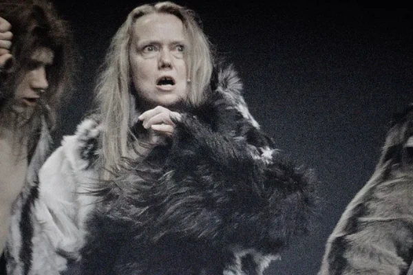 Jette Ostan Vejrup v znanstvenem kabaretu 2020.