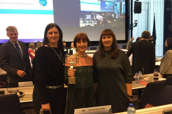 Predstaviki MU MOL  prejeli srebrno priznanje Access City Award 2018