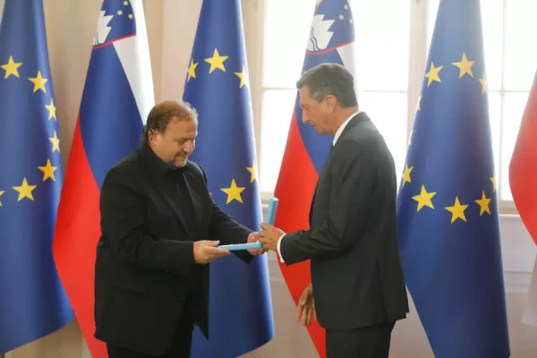 Darko Brlek je priznanje prejel iz rok predsednika Republike Slovenije Boruta Pahorja.