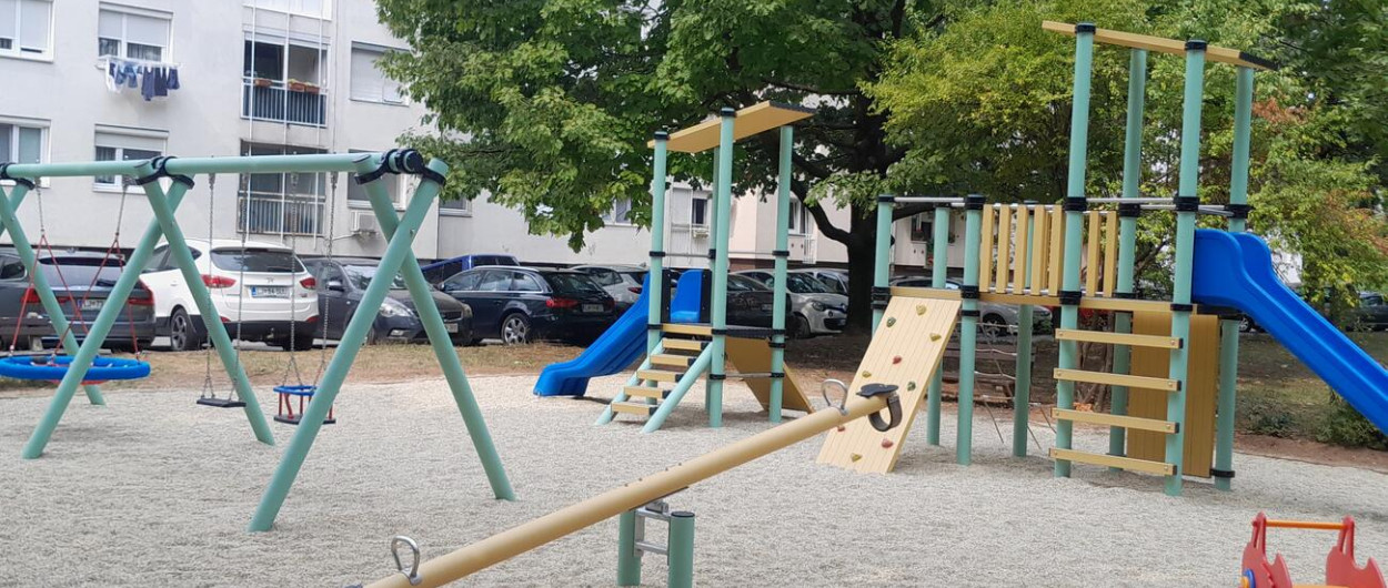 1. Prenova otroskega igrisca Nove Jarse 2