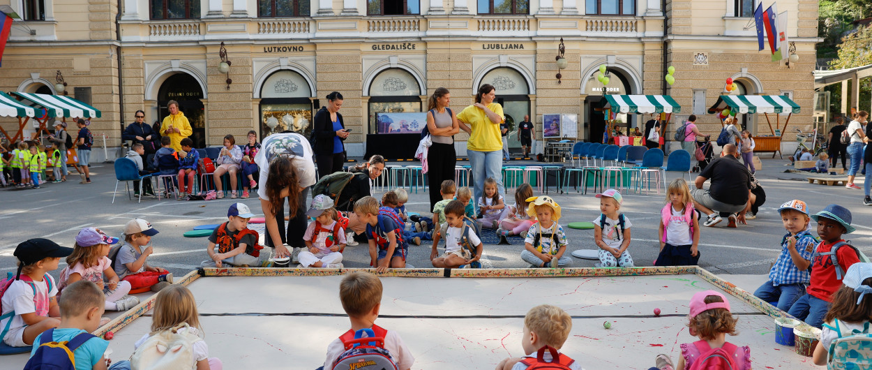 20250922 parkirisce gledalisce igrisce na Krekovem trgu nrovan 017