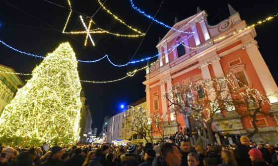 novoletna osvetlitev 2025