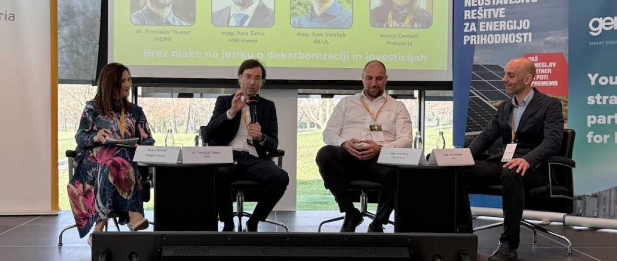 Energetika in okolje 26 EffiComfort okrogla miza Foto Prosperia