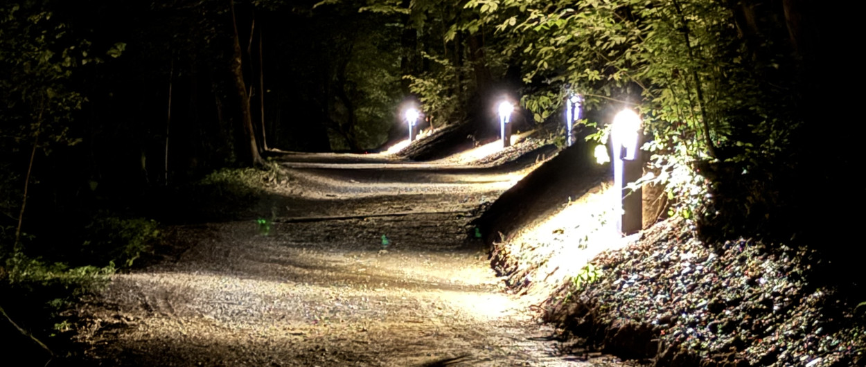 Osvetljena Lončarska steza na Ljubljanski grad