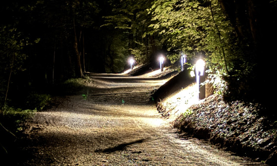 Osvetljena Lončarska steza na Ljubljanski grad