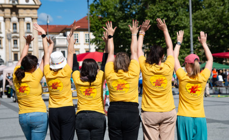 Prostovoljke festivala Igraj se z mano