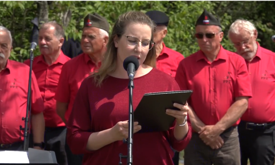 voditeljica slovestnosti na Orlah Mojca Poredoš